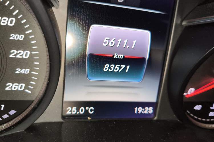 Used Mercedes-Benz GLC 2019 Facelift GLC 260 L 4MATIC Luxury Model Odometer Close Up