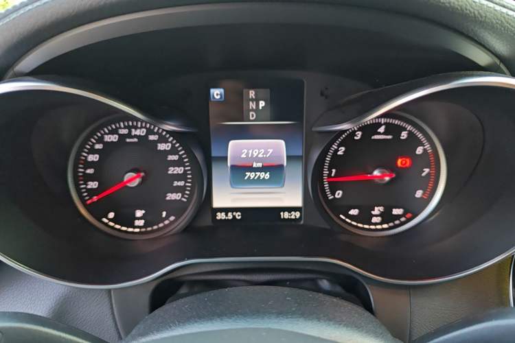 Used Mercedes-Benz GLC 2019 GLC 300 L 4MATIC Dynamic Model Odometer Close Up