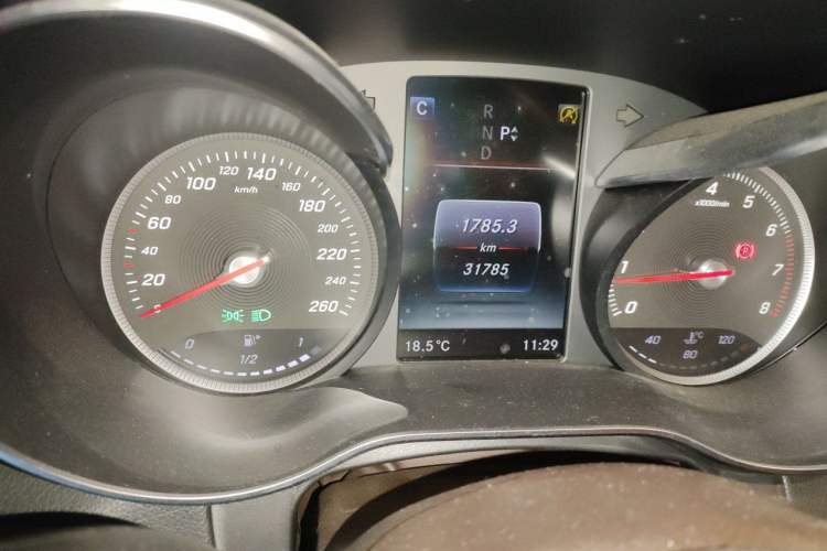 Used Mercedes-Benz GLC 2019 GLC 260 L 4MATIC Dynamic Model Odometer Close Up