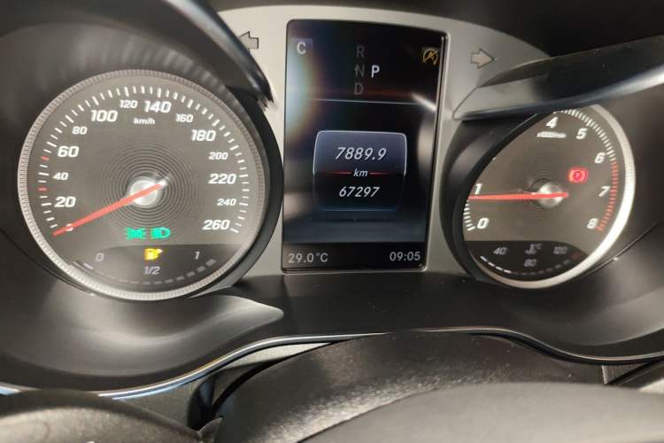 Used Mercedes-Benz GLC 2019 GLC 260 4MATIC Dynamic Edition Odometer Close Up