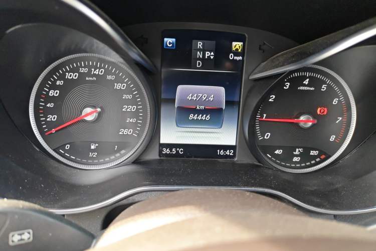 Used Mercedes-Benz GLC 2019 GLC 260 4MATIC Dynamic Edition Odometer Close Up