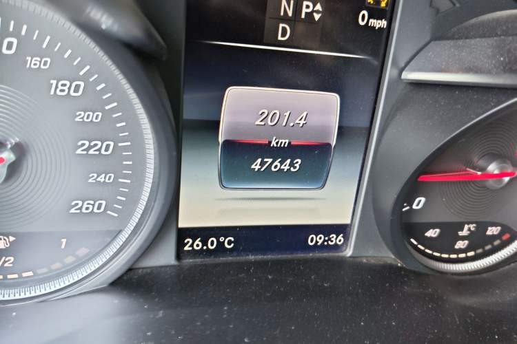 Used Mercedes-Benz GLC 2019 GLC 260 L 4MATIC Dynamic Model Odometer Close Up