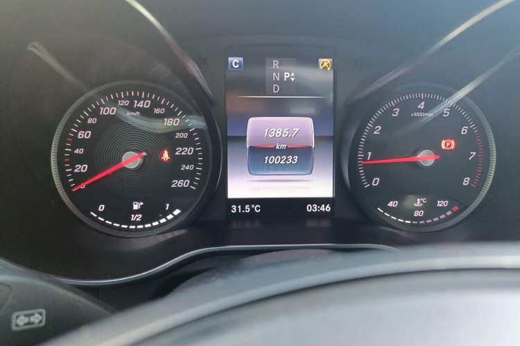 Used Mercedes-Benz GLC 2019 GLC 260 L 4MATIC Dynamic Model Odometer Close Up