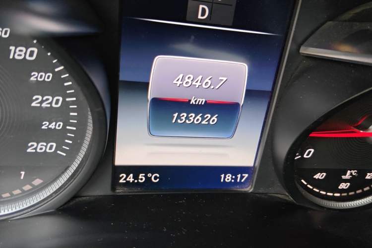 Used Mercedes-Benz GLC 2019 Facelift GLC 260 L 4MATIC Luxury Model Odometer Close Up