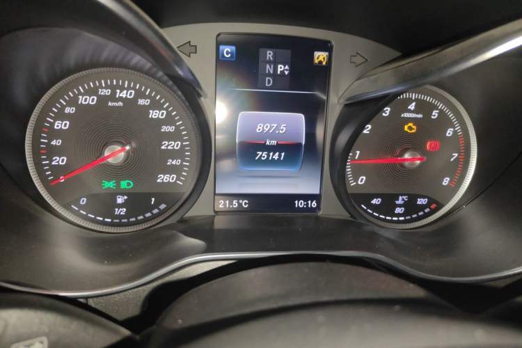 Used Mercedes-Benz GLC 2019 GLC 300 L 4MATIC Dynamic Model Odometer Close Up