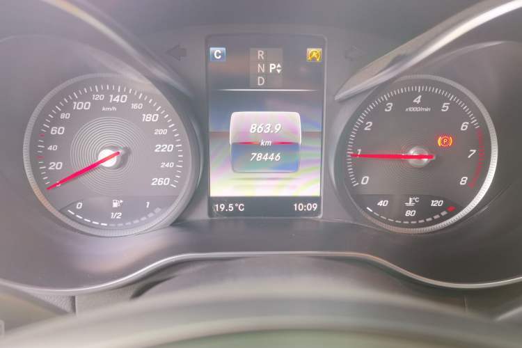 Used Mercedes-Benz GLC 2019 GLC 300 L 4MATIC Dynamic Model Odometer Close Up