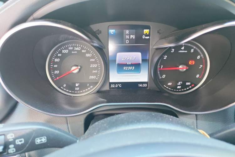 Used Mercedes-Benz GLC 2019 Refreshed GLC 300 L 4MATIC Dynamic Edition Odometer Close Up