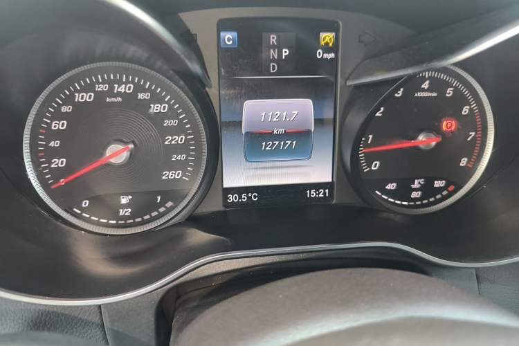 Used Mercedes-Benz GLC 2019 GLC 260 4MATIC Dynamic Edition Odometer Close Up