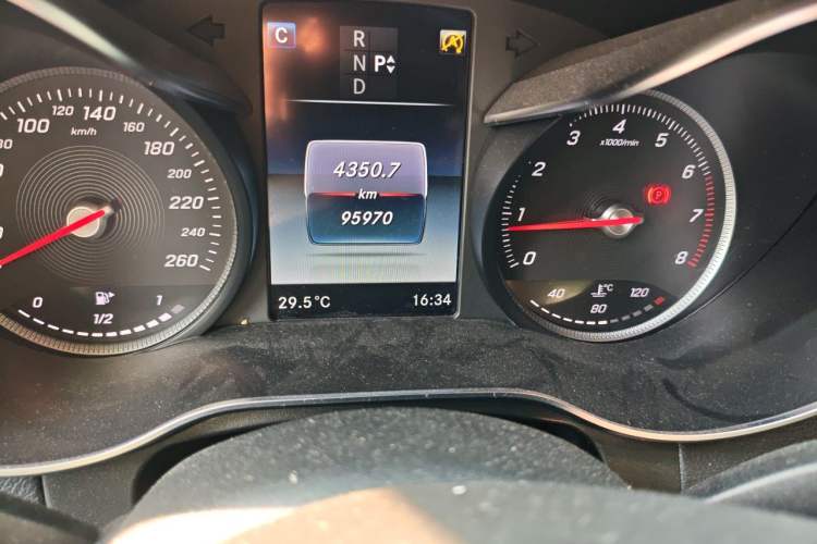 Used Mercedes-Benz GLC 2019 GLC 200 L 4MATIC Odometer Close Up