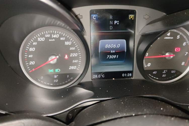 Used Mercedes-Benz GLC 2019 GLC 200 L 4MATIC Odometer Close Up