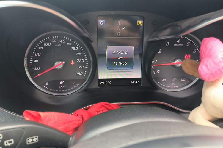 Used Mercedes-Benz GLC 2019 GLC 200 L 4MATIC Odometer Close Up