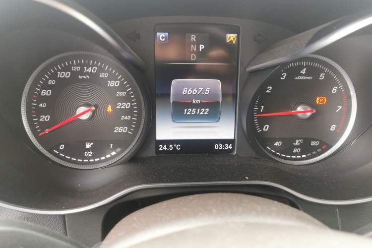 Used Mercedes-Benz GLC 2019 GLC 200 L 4MATIC Odometer Close Up
