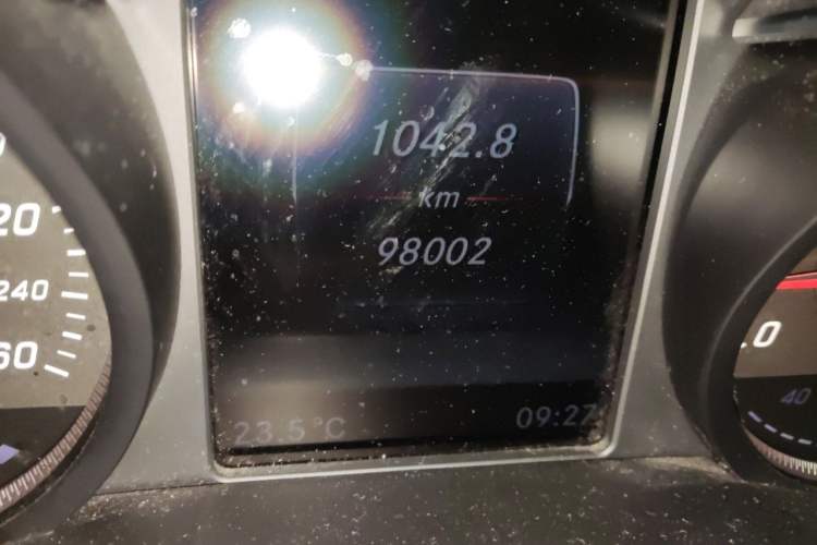 Used Mercedes-Benz GLC 2019 GLC 260 4MATIC Dynamic Edition Odometer Close Up