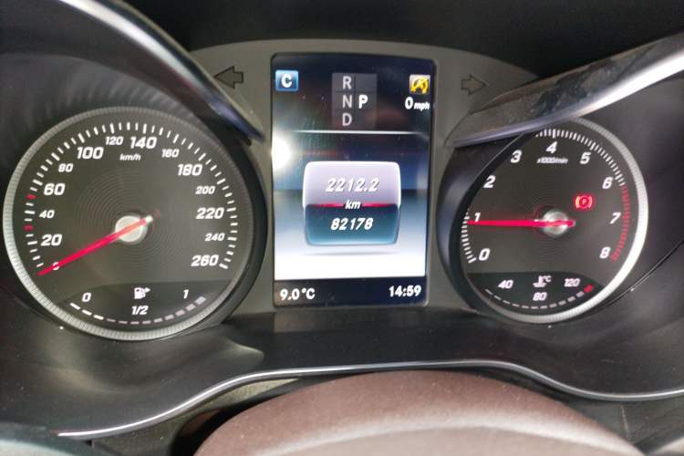 Used Mercedes-Benz GLC 2019 GLC 260 4MATIC Dynamic Edition Odometer Close Up