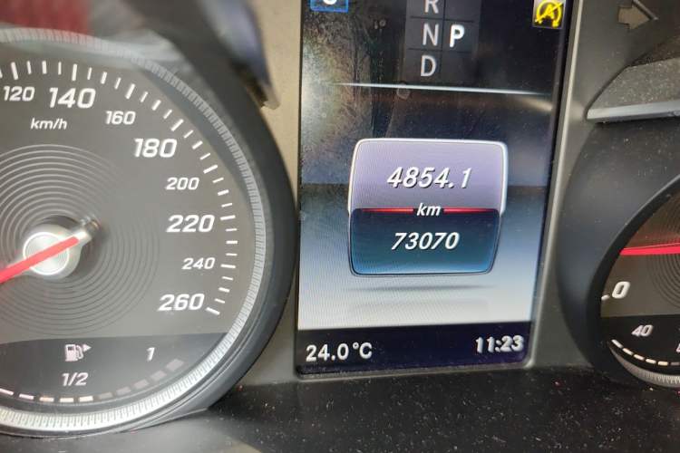 Used Mercedes-Benz GLC 2019 Facelift GLC 260 L 4MATIC Luxury Model Odometer Close Up