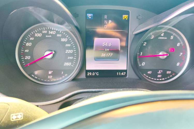 Used Mercedes-Benz GLC 2019 Facelift GLC 260 L 4MATIC Luxury Model Odometer Close Up