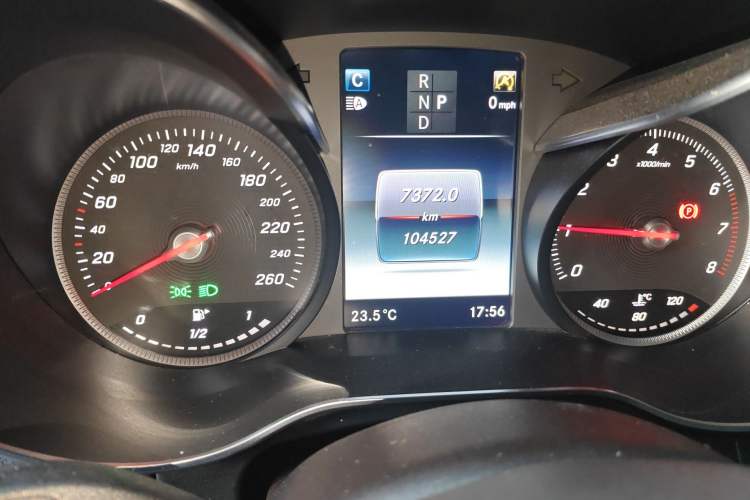 Used Mercedes-Benz GLC 2019 GLC 300 L 4MATIC Dynamic Model Odometer Close Up