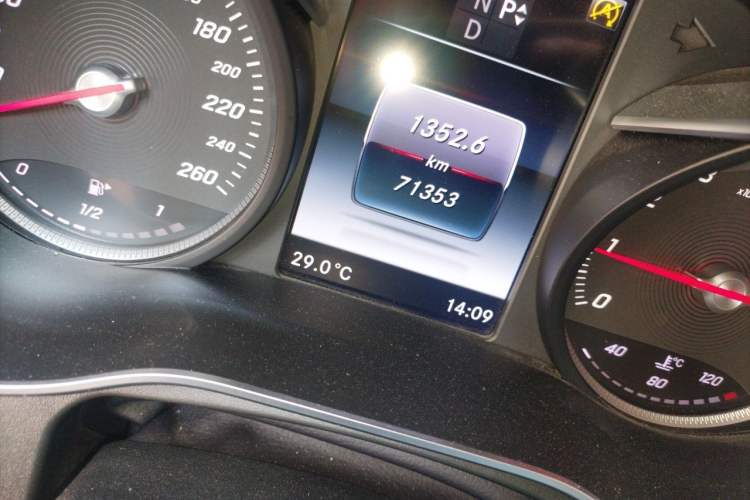Used Mercedes-Benz GLC 2019 GLC 260 L 4MATIC Dynamic Model Odometer Close Up