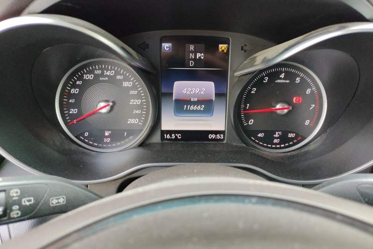 Used Mercedes-Benz GLC 2019 Facelift GLC 260 L 4MATIC Luxury Model Odometer Close Up