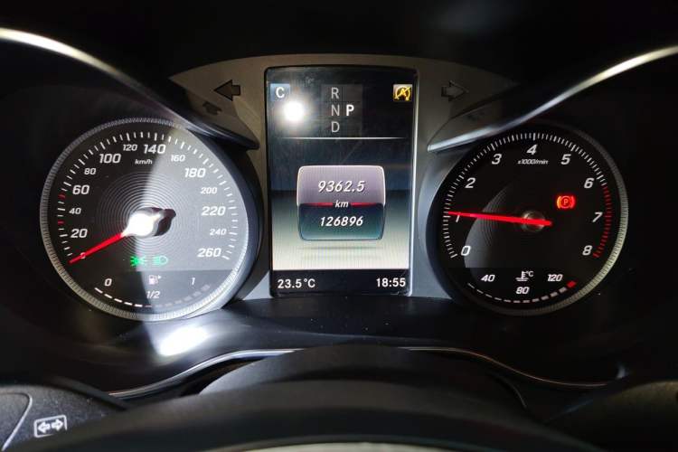 Used Mercedes-Benz GLC 2019 GLC 260 4MATIC Dynamic Edition Odometer Close Up