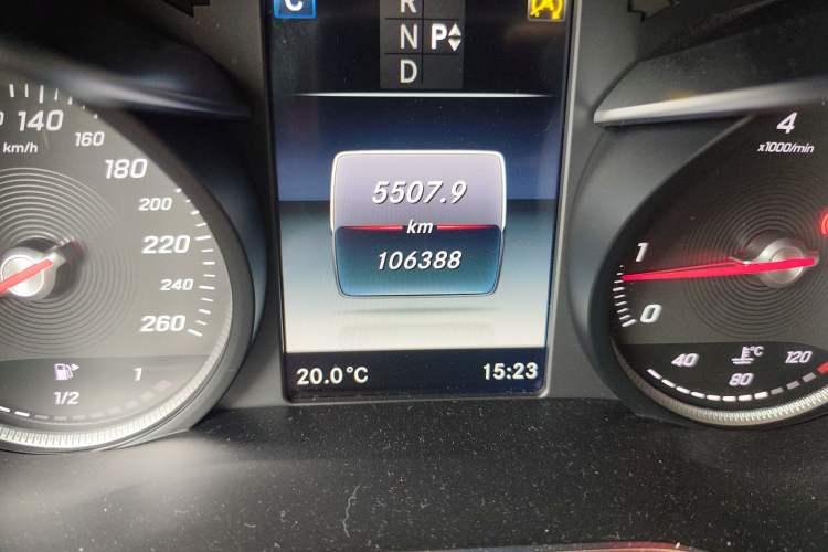 Used Mercedes-Benz GLC 2019 Facelift GLC 260 L 4MATIC Luxury Model Odometer Close Up
