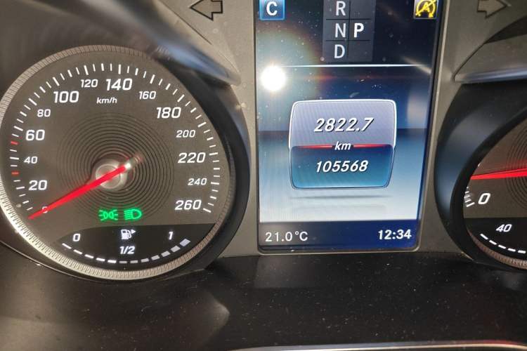 Used Mercedes-Benz GLC 2019 GLC 260 L 4MATIC Dynamic Model Odometer Close Up