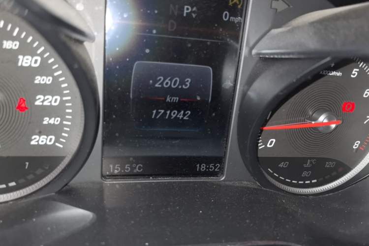 Used Mercedes-Benz GLC 2019 GLC 260 L 4MATIC Luxury Model Odometer Close Up