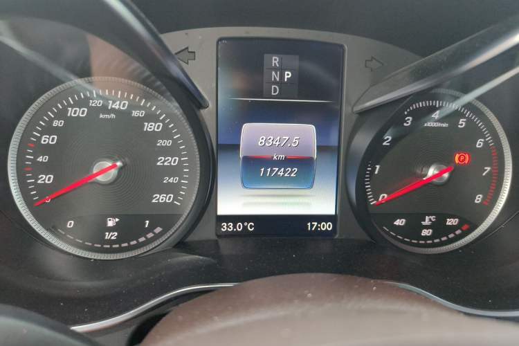 Used Mercedes-Benz GLC 2019 GLC 260 L 4MATIC Dynamic Model Odometer Close Up