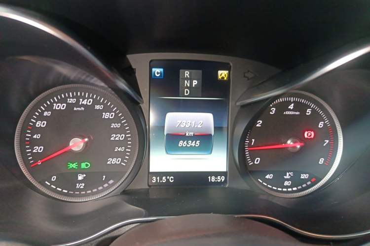 Used Mercedes-Benz GLC 2019 GLC 260 L 4MATIC Dynamic Model Odometer Close Up