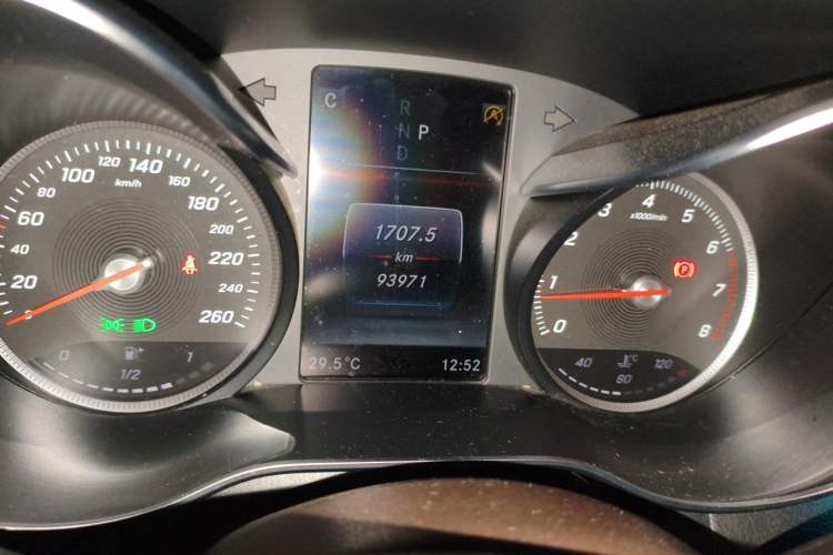 Used Mercedes-Benz GLC 2019 GLC 200 L 4MATIC Odometer Close Up