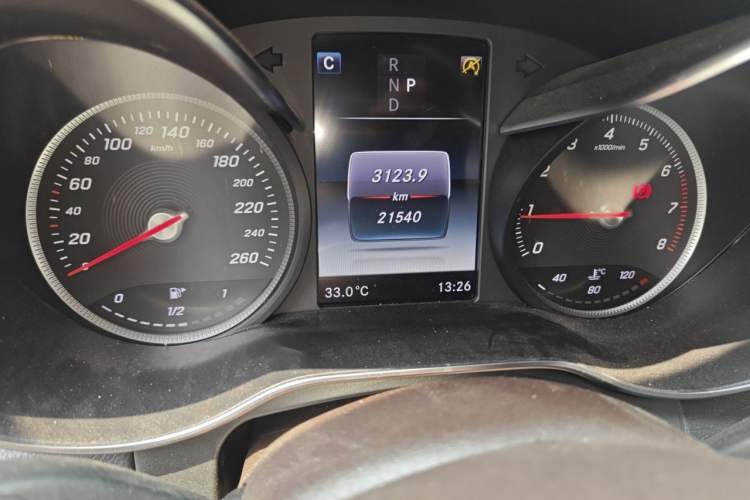 Used Mercedes-Benz GLC 2019 GLC 300 L 4MATIC Dynamic Model Odometer Close Up