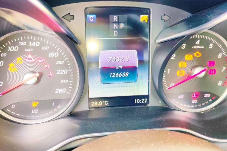 Used Mercedes-Benz GLC 2019 GLC 260 4MATIC Dynamic Edition Odometer Close Up
