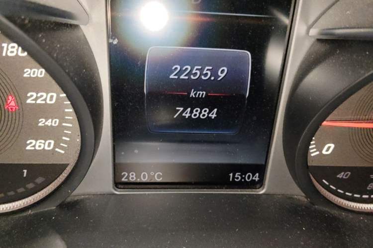 Used Mercedes-Benz GLC 2019 GLC 200 L 4MATIC Odometer Close Up