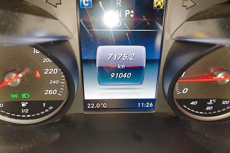 Used Mercedes-Benz GLC 2019 GLC 300 L 4MATIC Dynamic Model Odometer Close Up