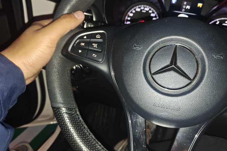 Used Mercedes-Benz GLC 2019 GLC 260 L 4MATIC Dynamic Model Odometer Close Up
