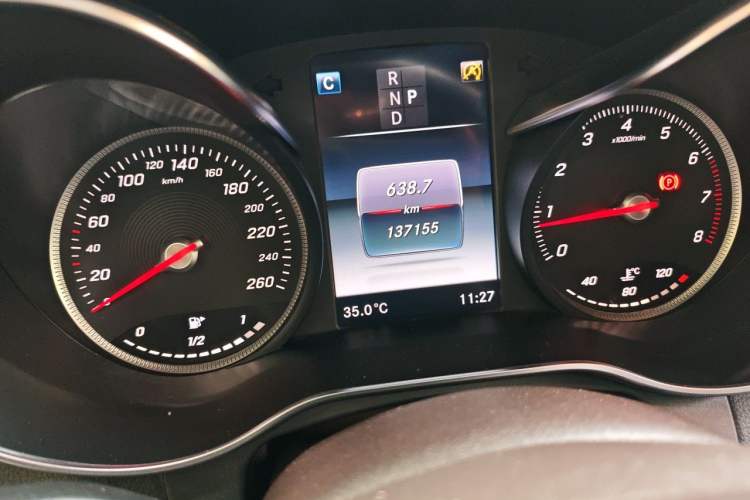 Used Mercedes-Benz GLC 2019 GLC 260 L 4MATIC Dynamic Model Odometer Close Up