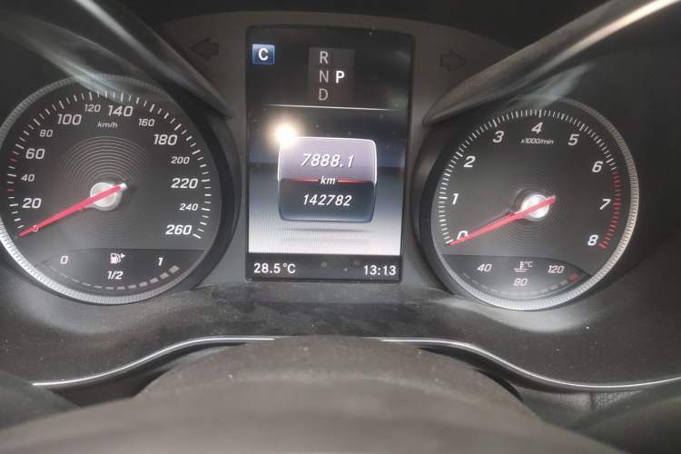 Used Mercedes-Benz GLC 2019 GLC 200 L 4MATIC Odometer Close Up