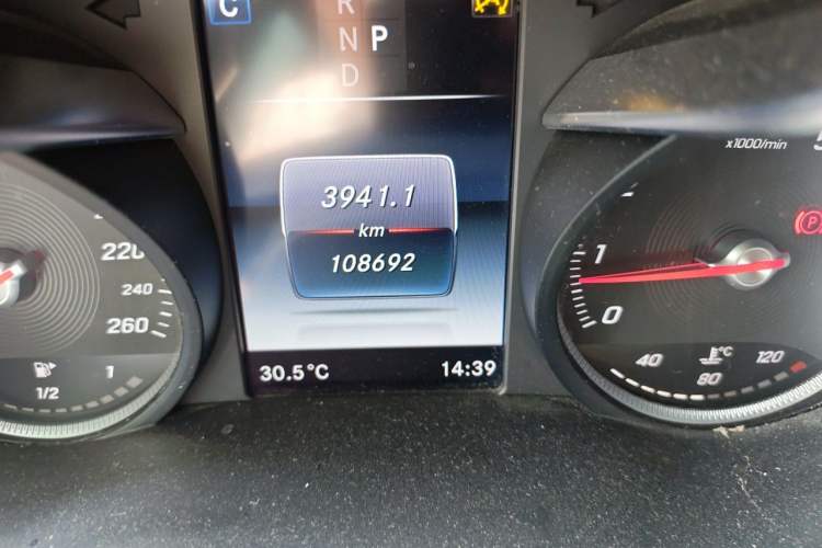 Used Mercedes-Benz GLC 2019 Facelift GLC 260 L 4MATIC Luxury Model Odometer Close Up