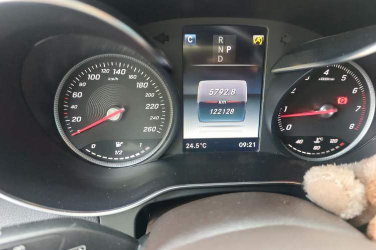 Used Mercedes-Benz GLC 2019 GLC 260 L 4MATIC Luxury Model Odometer Close Up