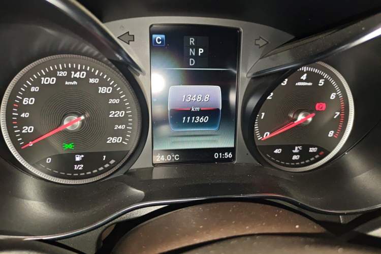 Used Mercedes-Benz GLC 2019 GLC 260 4MATIC Luxury Model Odometer Close Up