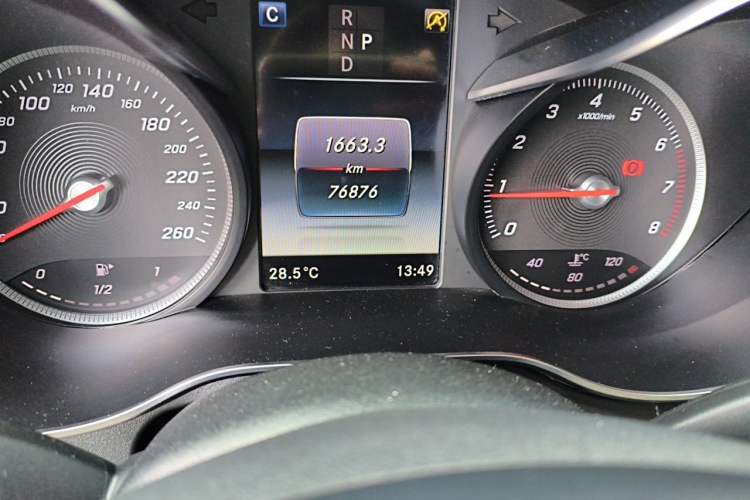 Used Mercedes-Benz GLC 2019 GLC 200 L 4MATIC Odometer Close Up