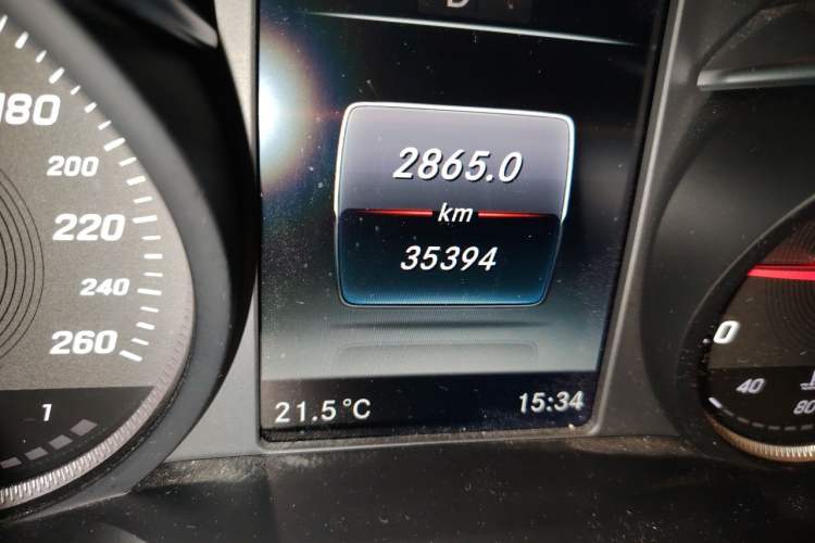 Used Mercedes-Benz GLC 2019 GLC 260 L 4MATIC Dynamic Model Odometer Close Up