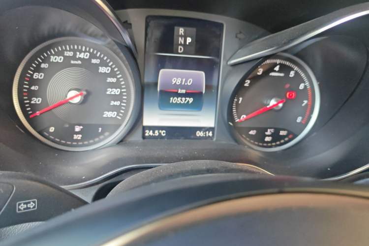 Used Mercedes-Benz GLC 2019 GLC 260 L 4MATIC Dynamic Model Odometer Close Up