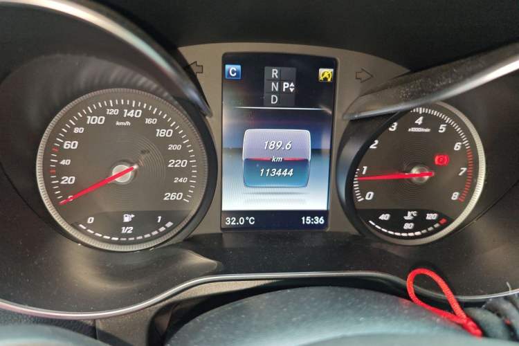 Used Mercedes-Benz GLC 2019 GLC 300 L 4MATIC Dynamic Model Odometer Close Up