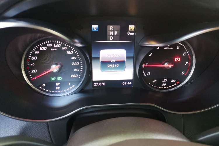 Used Mercedes-Benz GLC 2019 GLC 260 L 4MATIC Dynamic Model Odometer Close Up