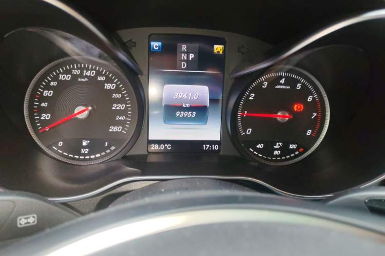 Used Mercedes-Benz GLC 2019 GLC 200 L 4MATIC Odometer Close Up
