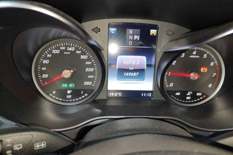 Used Mercedes-Benz GLC 2019 GLC 260 4MATIC Luxury Model Odometer Close Up