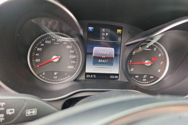 Used Mercedes-Benz GLC 2019 Facelift GLC 260 L 4MATIC Luxury Model Odometer Close Up