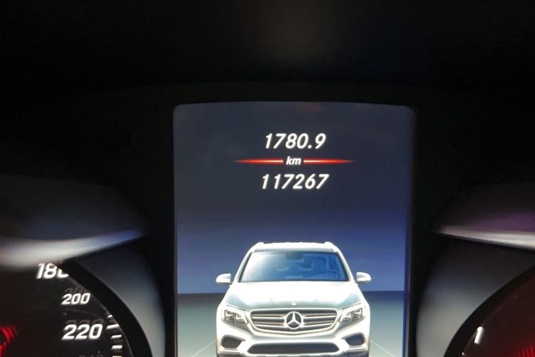 Used Mercedes-Benz GLC 2019 GLC 200 L 4MATIC Odometer Close Up