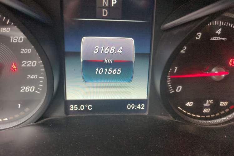 Used Mercedes-Benz GLC 2019 GLC 260 L 4MATIC Luxury Model Odometer Close Up